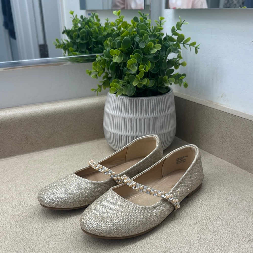 Sparkling Gold Flats with Pearl Strap